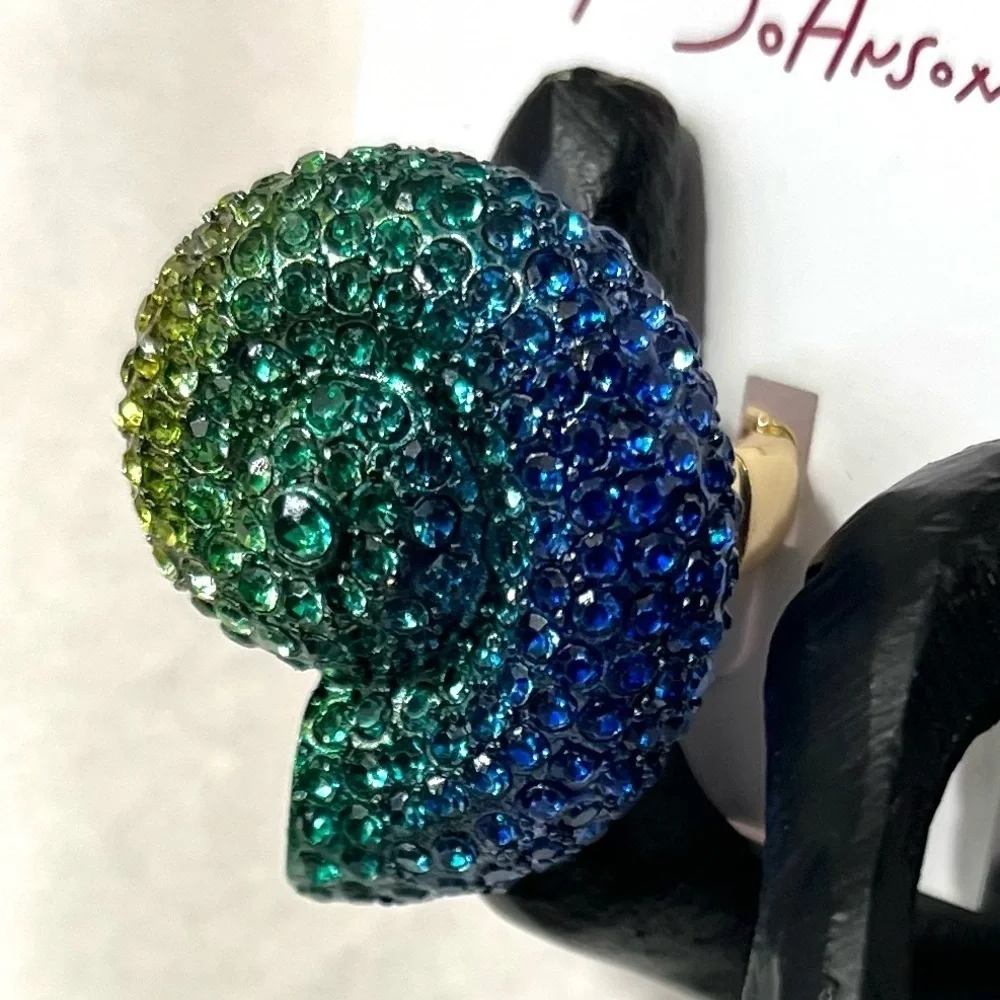 💙💚BETSEY JOHNSON MERMAID JEWELS SHELL Gold Tone Glass Crystals Stretch Ring💙💚NWT